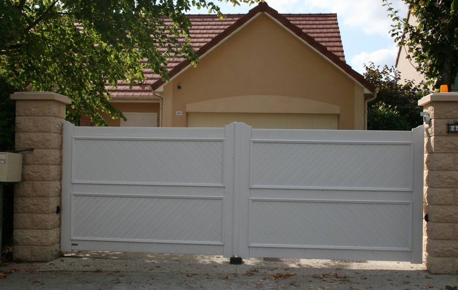 Nos mod&egrave;les de portails PVC &agrave;&nbsp;LES PENNES MIRABEAU