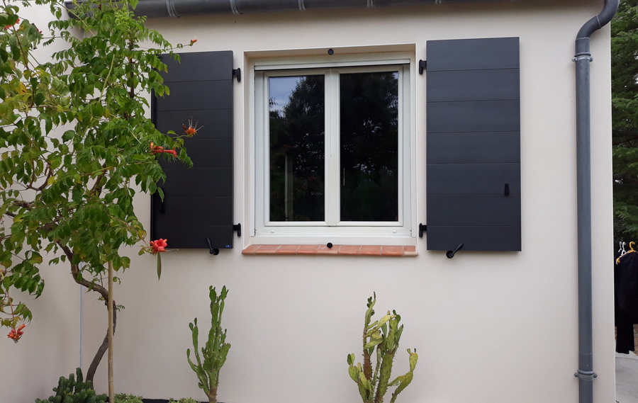 Volets battants &eacute;pur&eacute;s &agrave;&nbsp;LES PENNES MIRABEAU