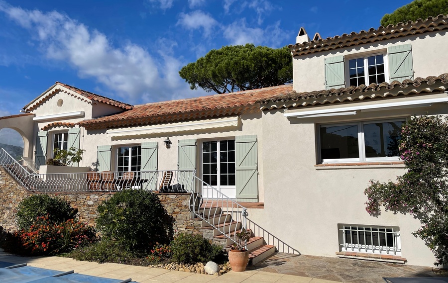 La gamme de fen&ecirc;tres PVC &agrave;&nbsp;LES PENNES MIRABEAU