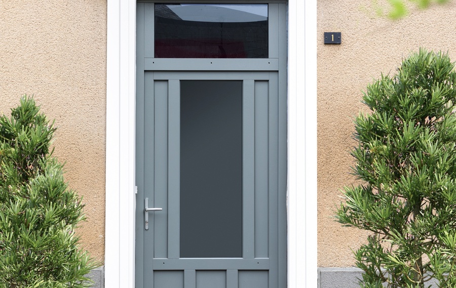 Notre gamme de porte d'entr&eacute;e en BOIS CLASSIQUE et CREATIVE CONTEMPORAINE &agrave; LES PENNES MIRABEAU