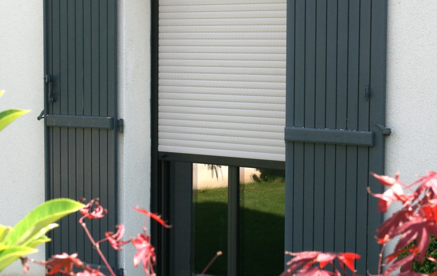 Volets battants roulants et occultants &agrave;&nbsp;LES PENNES MIRABEAU