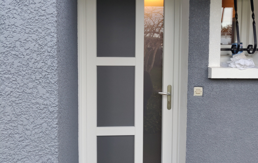 Notre gamme de portes d'entr&eacute;e en PVC CLASSIQUE et PVC CONTEMPORAINE &agrave;&nbsp;LES PENNES MIRABEAU